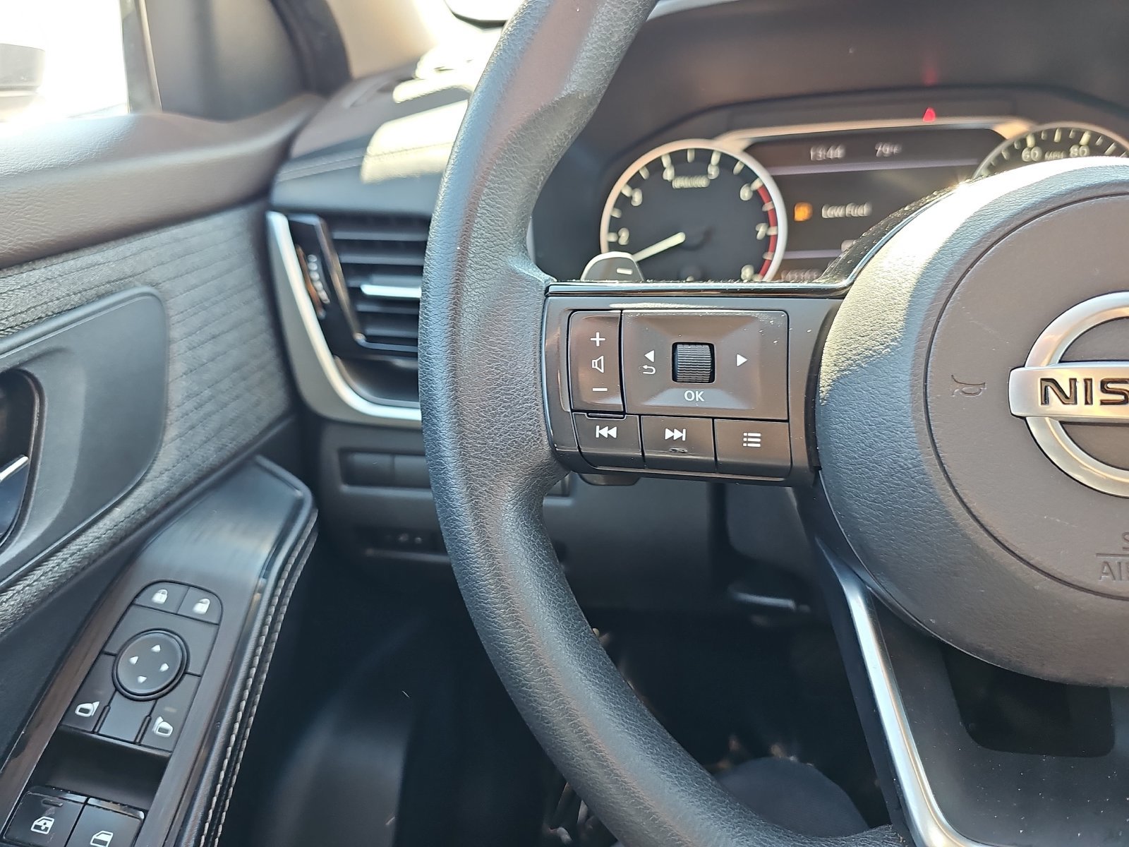 Used 2021 Nissan Rogue SV AWD/4WD image 17