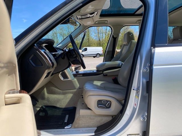 Used 2015 Land Rover Range Rover HSE image 15