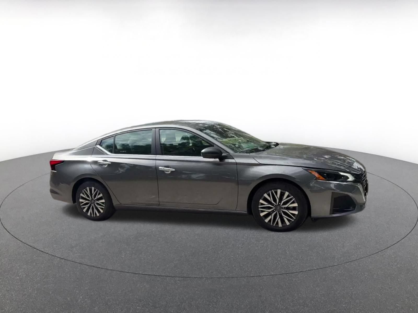 Used 2025 Nissan Altima 2.5 SV FWD video 2