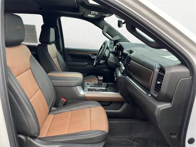 Used 2024 Chevrolet Silverado 1500 High Country w/ High Country Premium Package AWD/4WD image 25