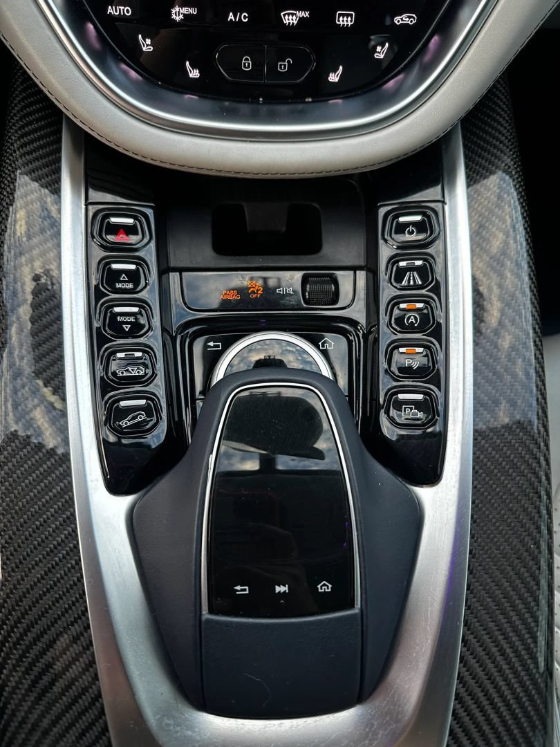 Used 2021 Aston Martin DBX AWD/4WD image 28