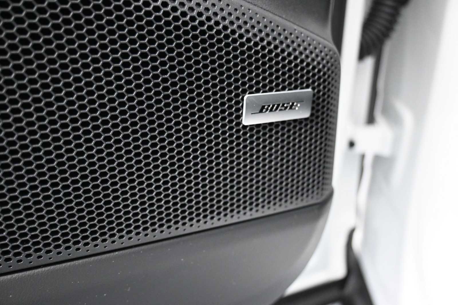 Certified 2025 Porsche Macan Electric RWD image 9