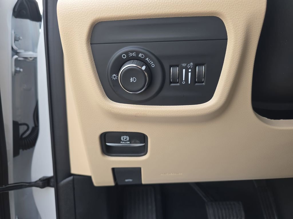 New 2026 Jeep Grand Cherokee Limited w/ Luxury Tech Group II image 27