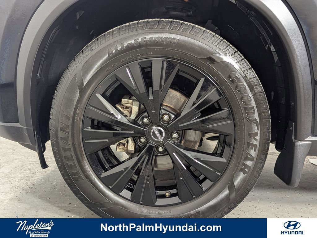Used 2023 Nissan Rogue SV w/ SV Premium Package image 11