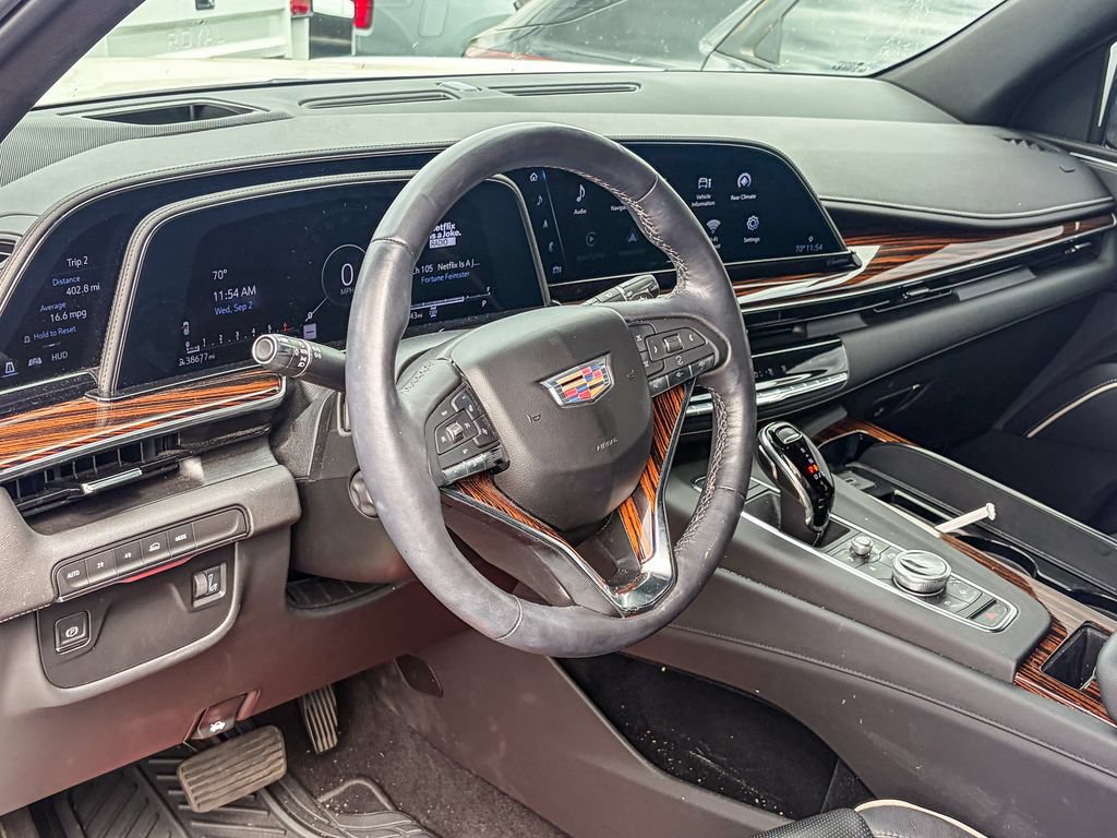 Used 2022 Cadillac Escalade Premium Luxury AWD/4WD image 6