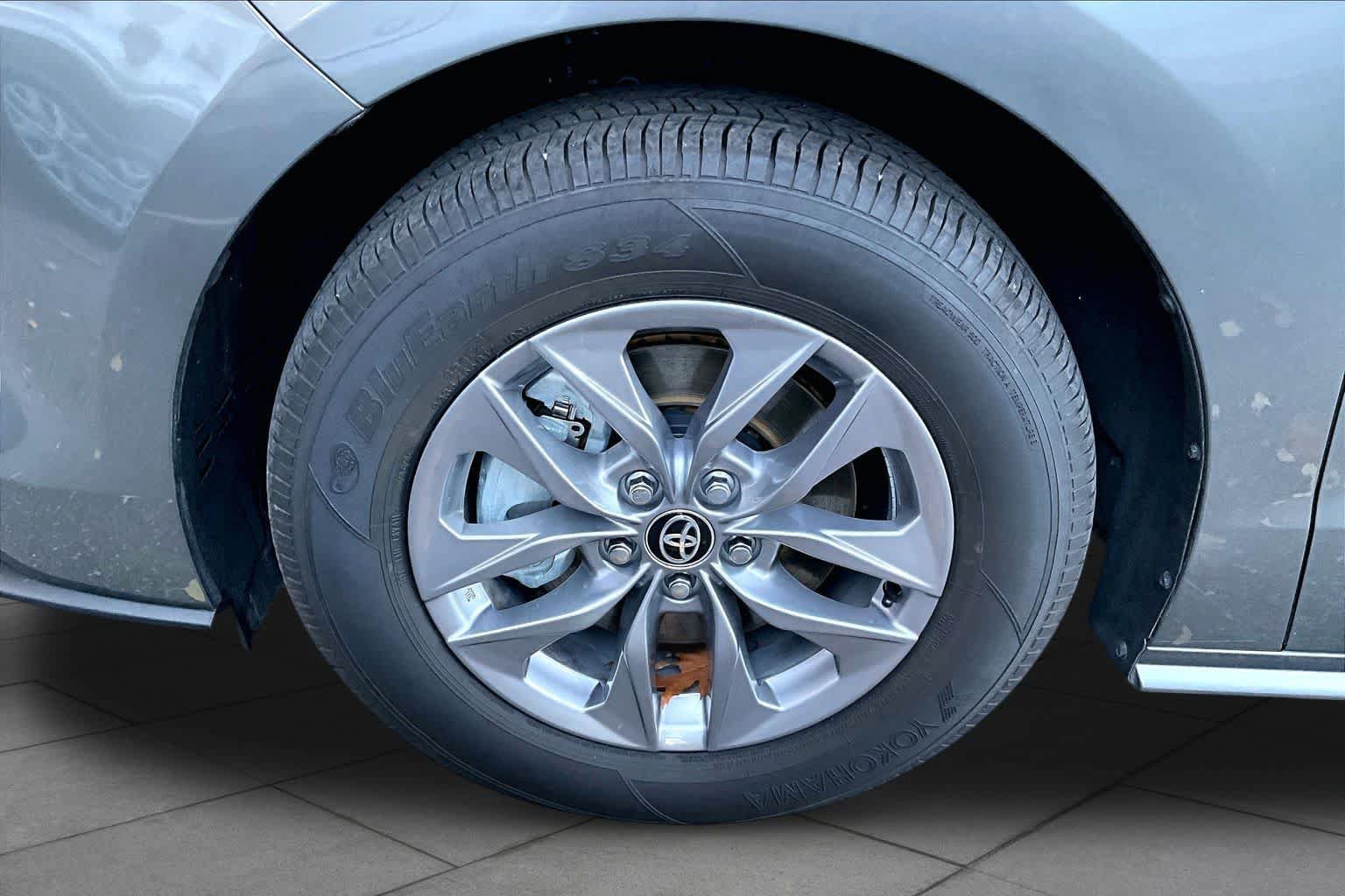 Certified 2026 Toyota Sienna XLE FWD image 11