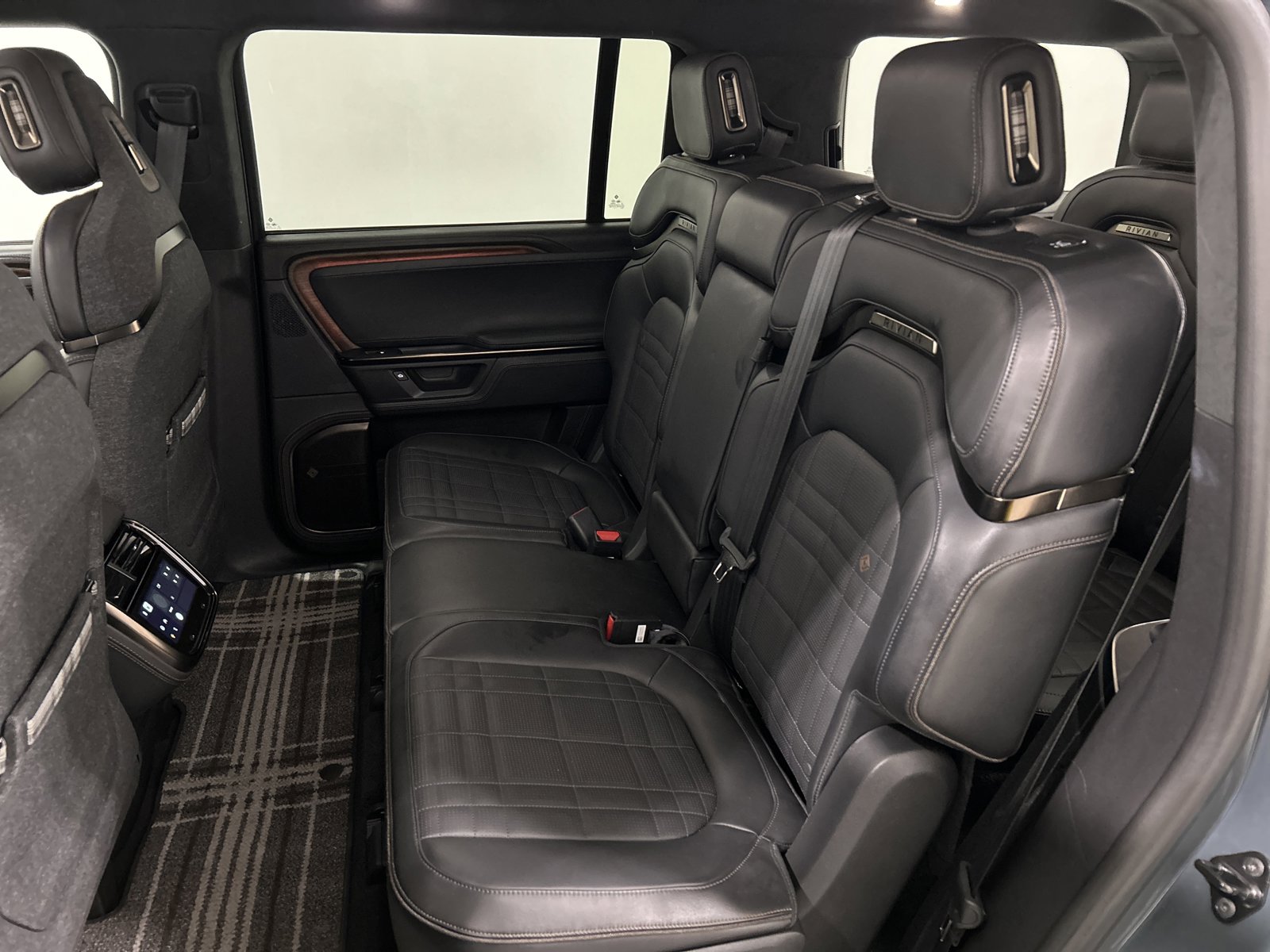 Used 2025 Rivian R1S Premium AWD/4WD image 21