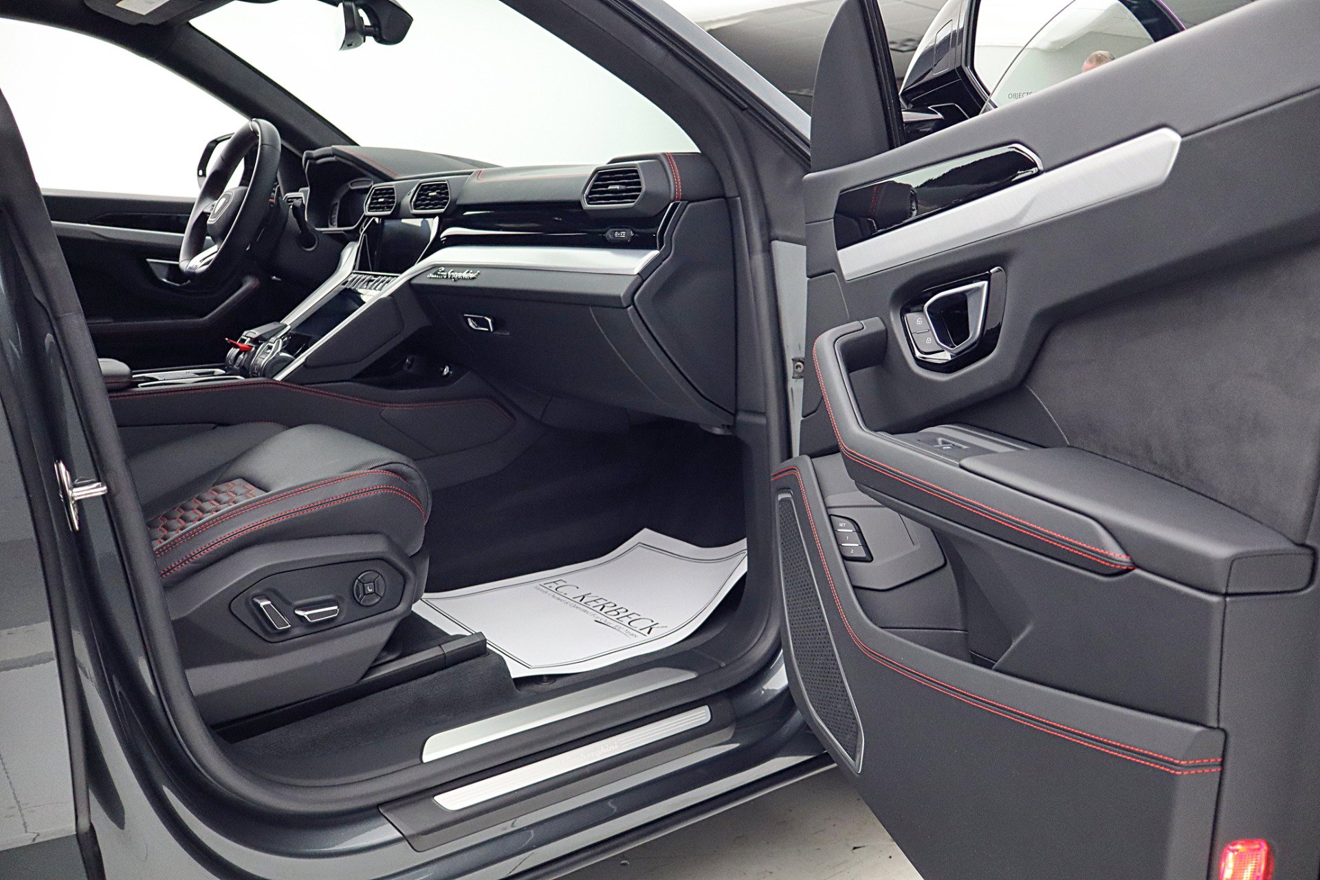 Used 2020 Lamborghini Urus image 39