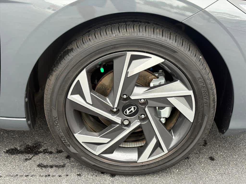 Used 2024 Hyundai Elantra Limited FWD image 32