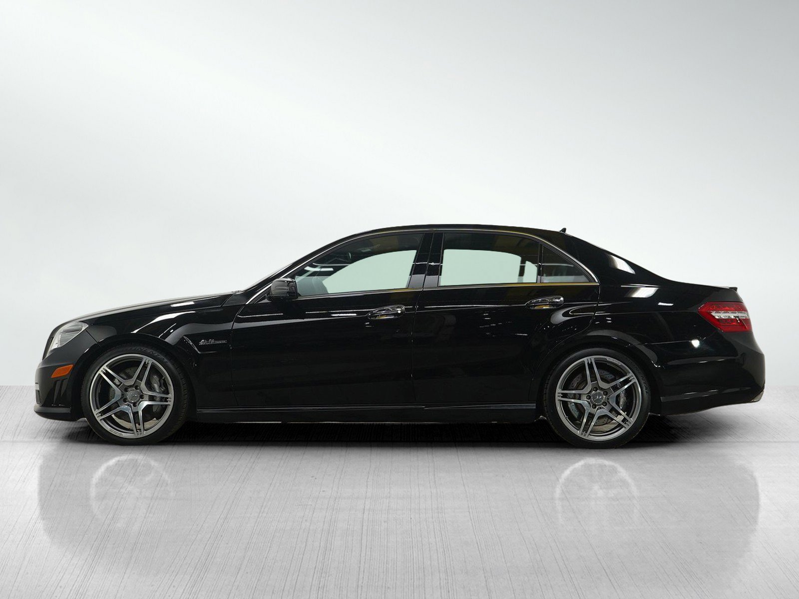 Used 2010 Mercedes-Benz E 63 AMG Sedan image 2