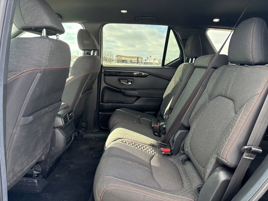 Used 2025 Honda Pilot Sport image 14