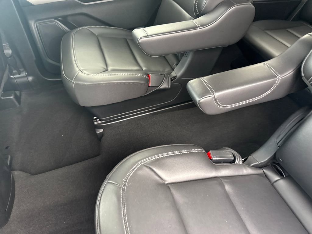 Used 2023 Ford Explorer XLT w/ Equipment Group 202A image 14