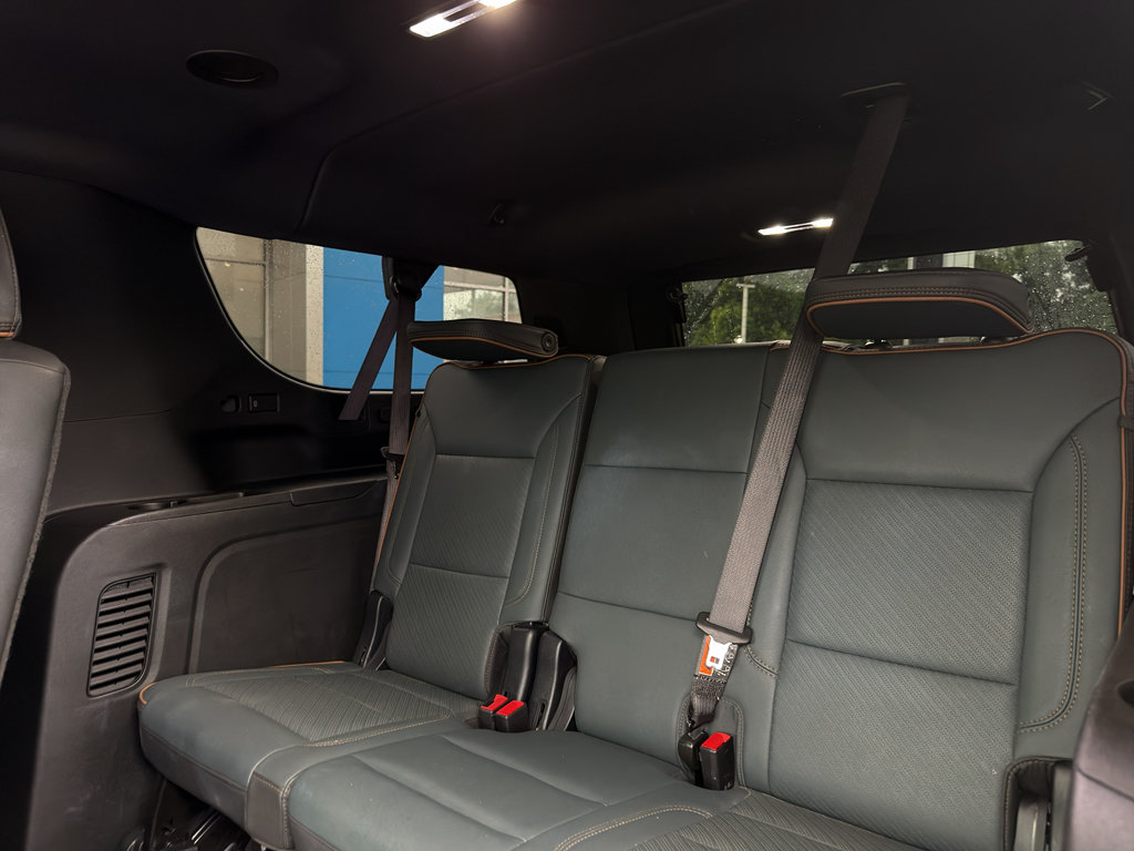 Used 2025 GMC Yukon XL AT4 AWD/4WD image 16