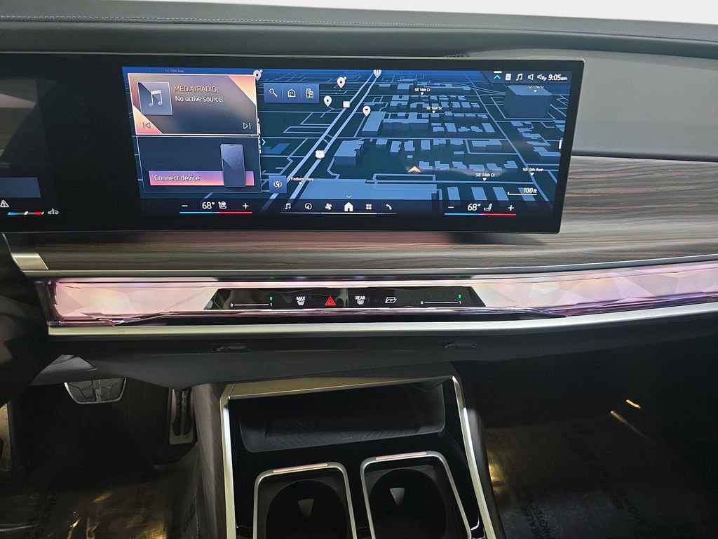 Used 2023 BMW 740i w/ Parking Assistance Package image 23