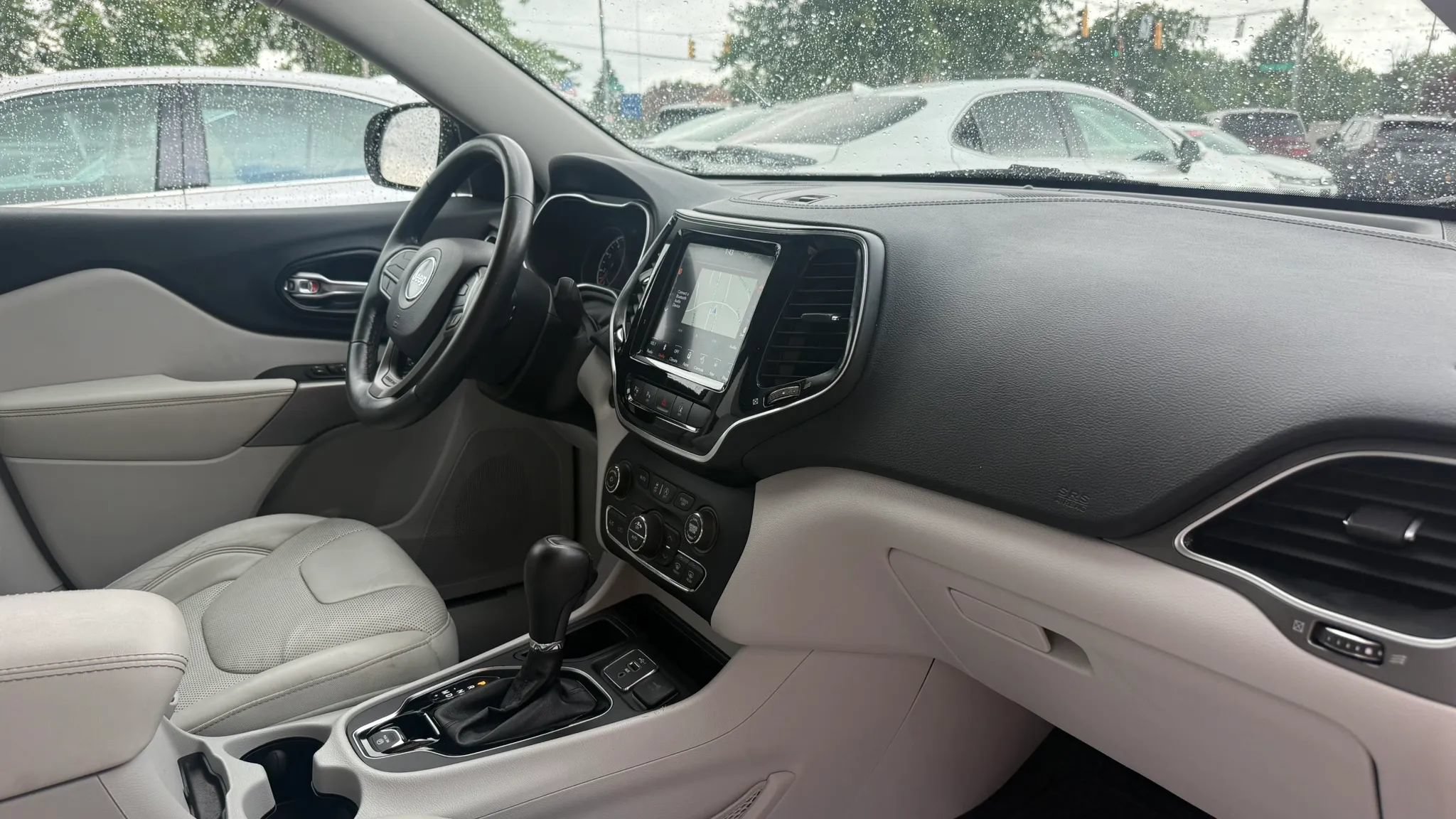 Used 2019 Jeep Cherokee Limited w/ Luxury Group FWD image 14