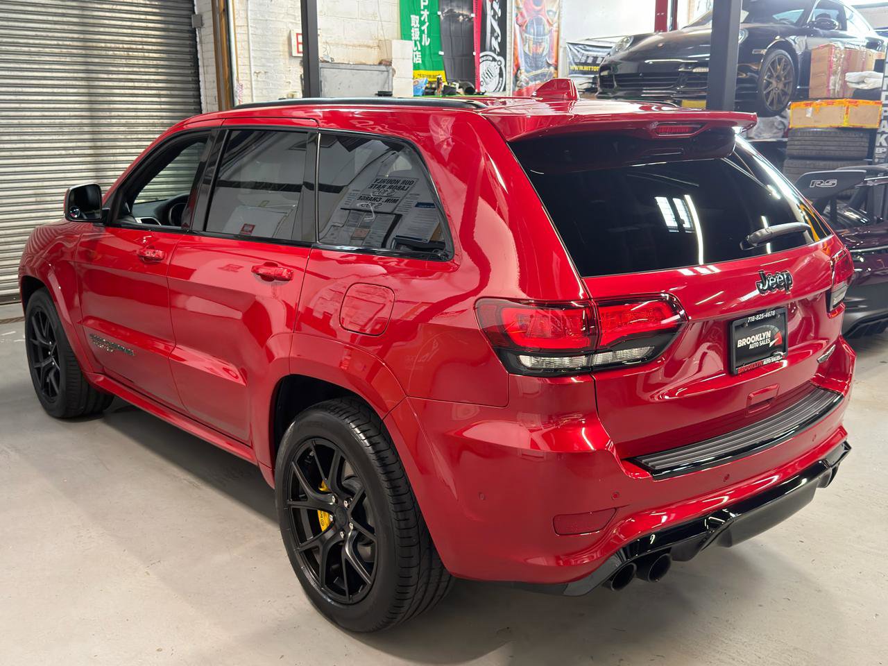 Used 2018 Jeep Grand Cherokee Trackhawk AWD/4WD image 9