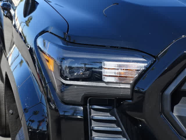 Certified 2025 Toyota Tacoma SR5 AWD/4WD image 5