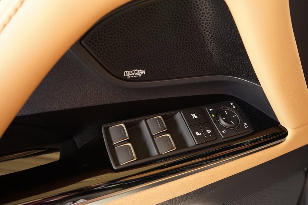 Used 2025 Lexus LX 600 4WD w/ Luxury Package image 30