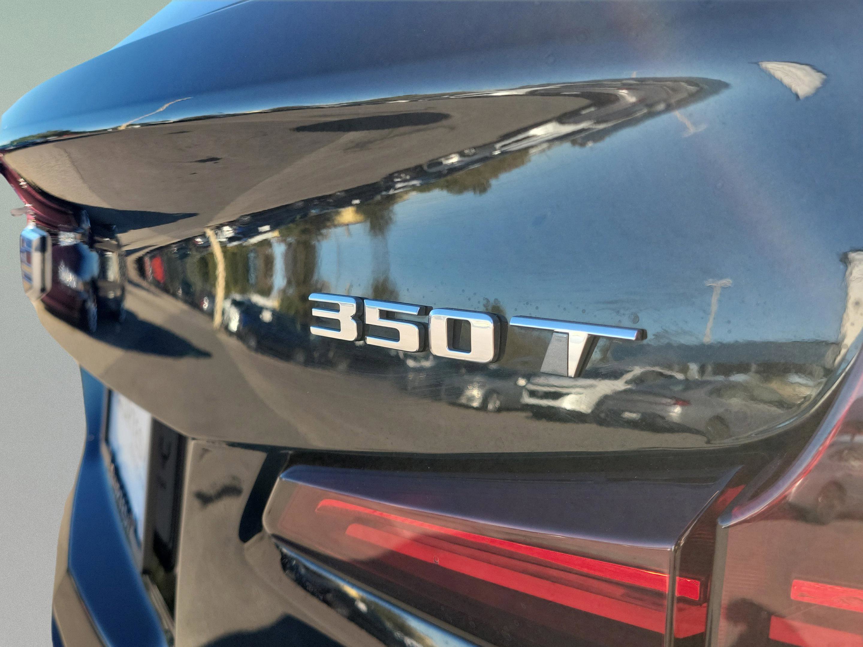 Used 2022 Cadillac XT4 Premium Luxury w/ Enhanced Visibility Package image 9