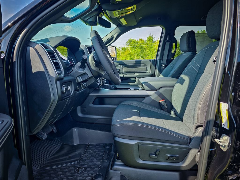 New 2027 RAM 3500 Big Horn AWD/4WD image 13