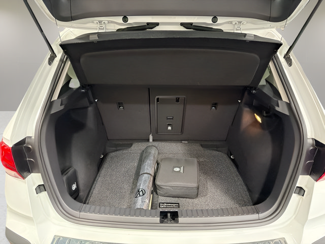 Used 2023 Volkswagen Taos SE w/ Panoramic Sunroof Package FWD image 34