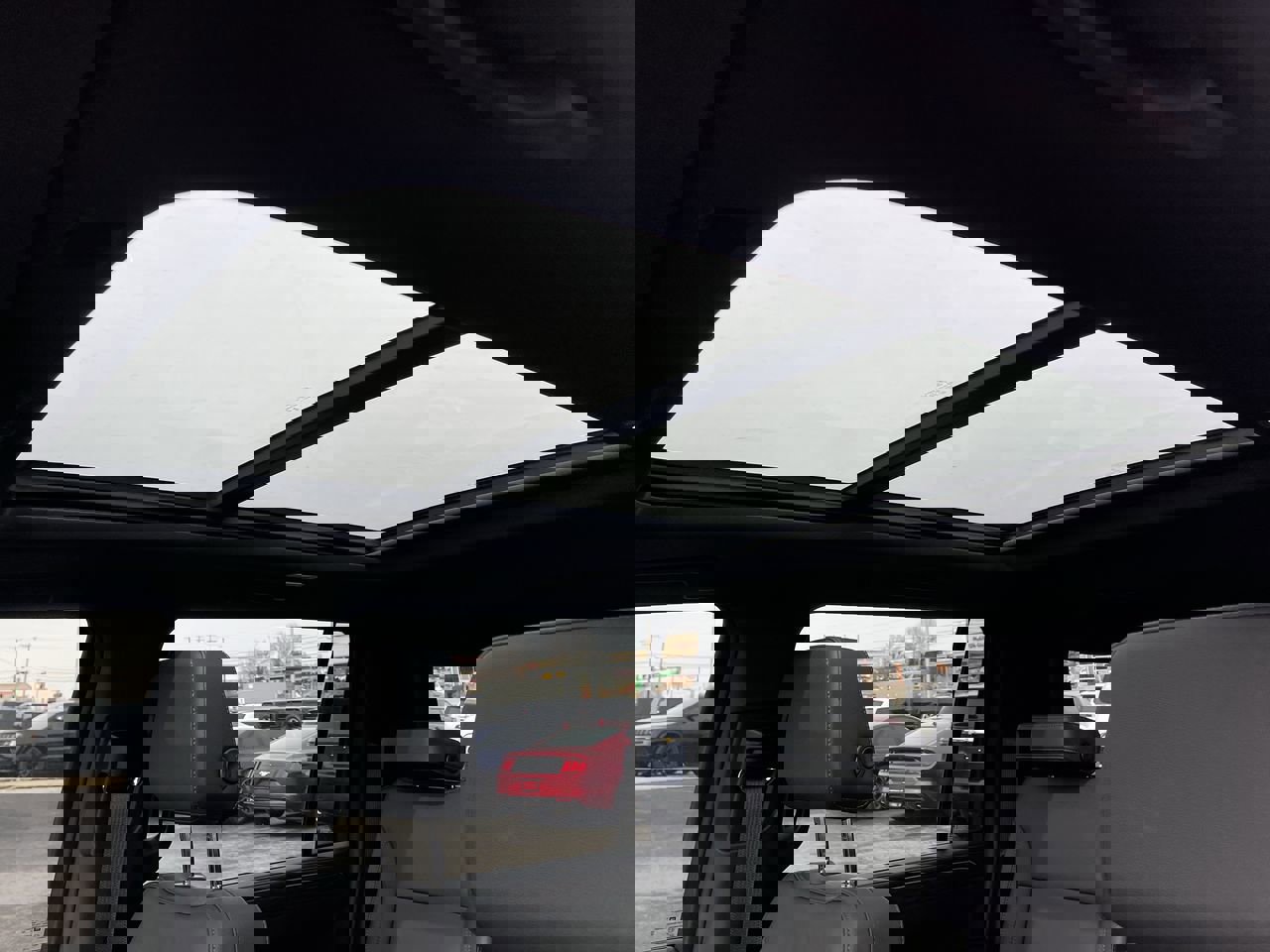 Used 2024 Chevrolet Suburban Z71 w/ Luxury Package image 19