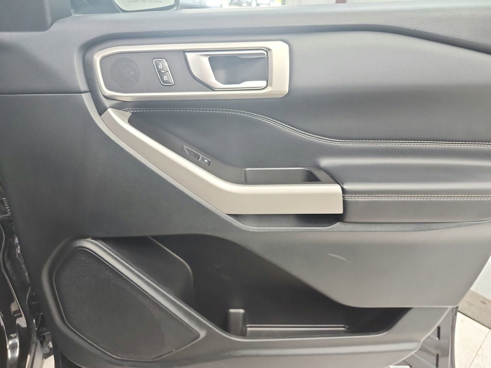 Used 2024 Ford Explorer XLT w/ Equipment Group 202A image 41