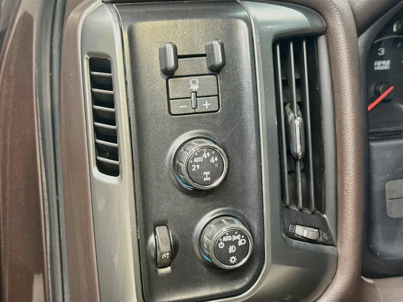 Used 2016 Chevrolet Silverado 1500 LT w/ All Star Edition AWD/4WD image 13