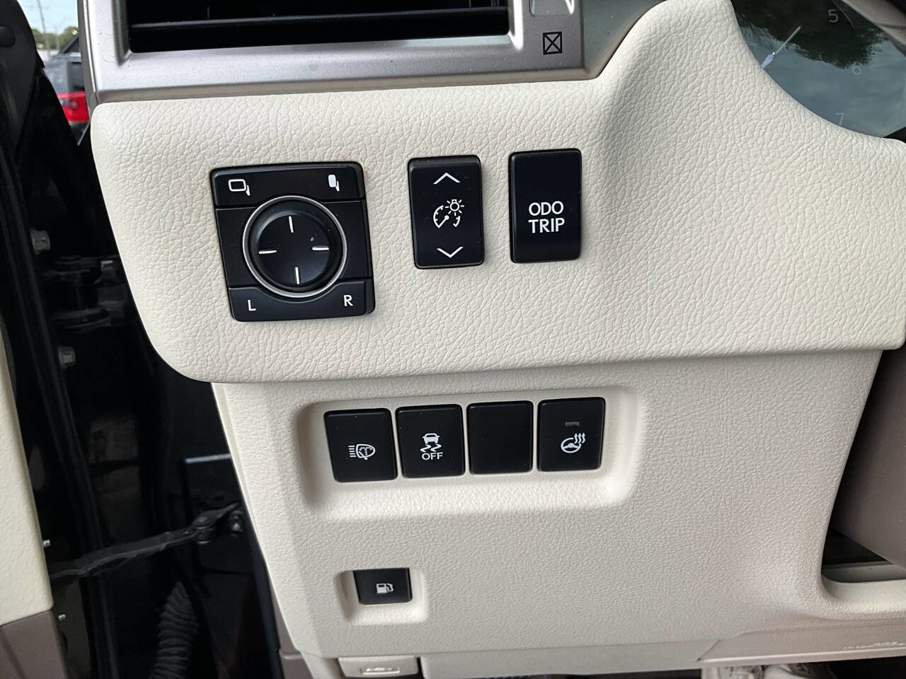 Used 2011 Lexus GX 460 Premium image 36