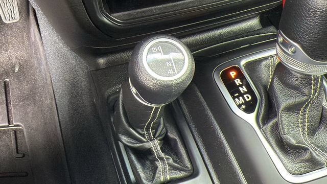 Used 2022 Jeep Wrangler Unlimited Sahara w/ Cold Weather Group AWD/4WD image 19