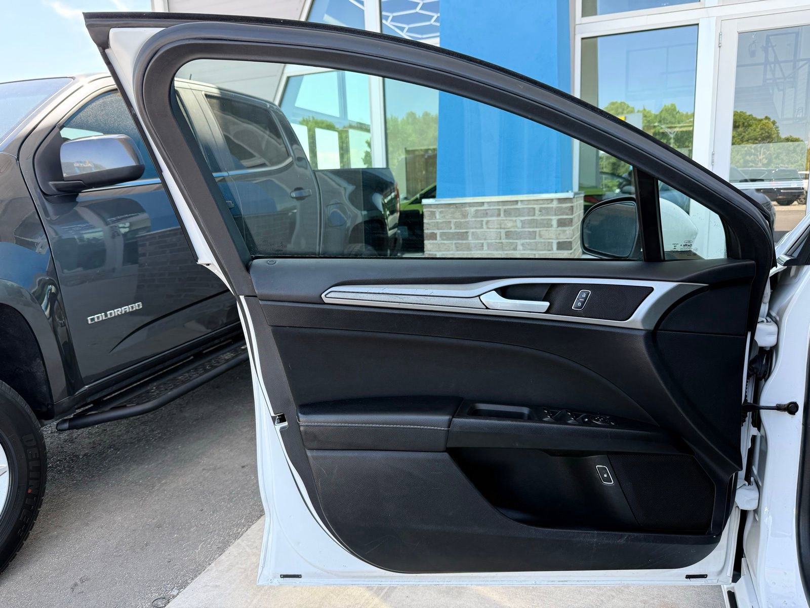Used 2019 Ford Fusion SE FWD image 13