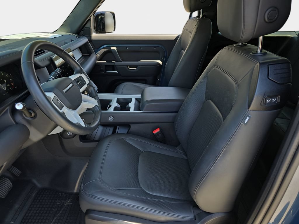 Certified 2025 Land Rover Defender 90 X-Dynamic SE AWD/4WD image 15