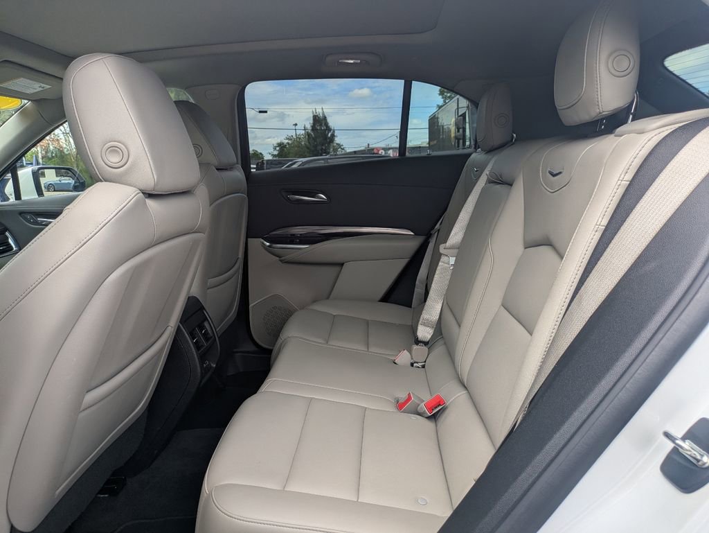 Used 2022 Cadillac XT4 Luxury w/ Cold Weather Package AWD/4WD image 14
