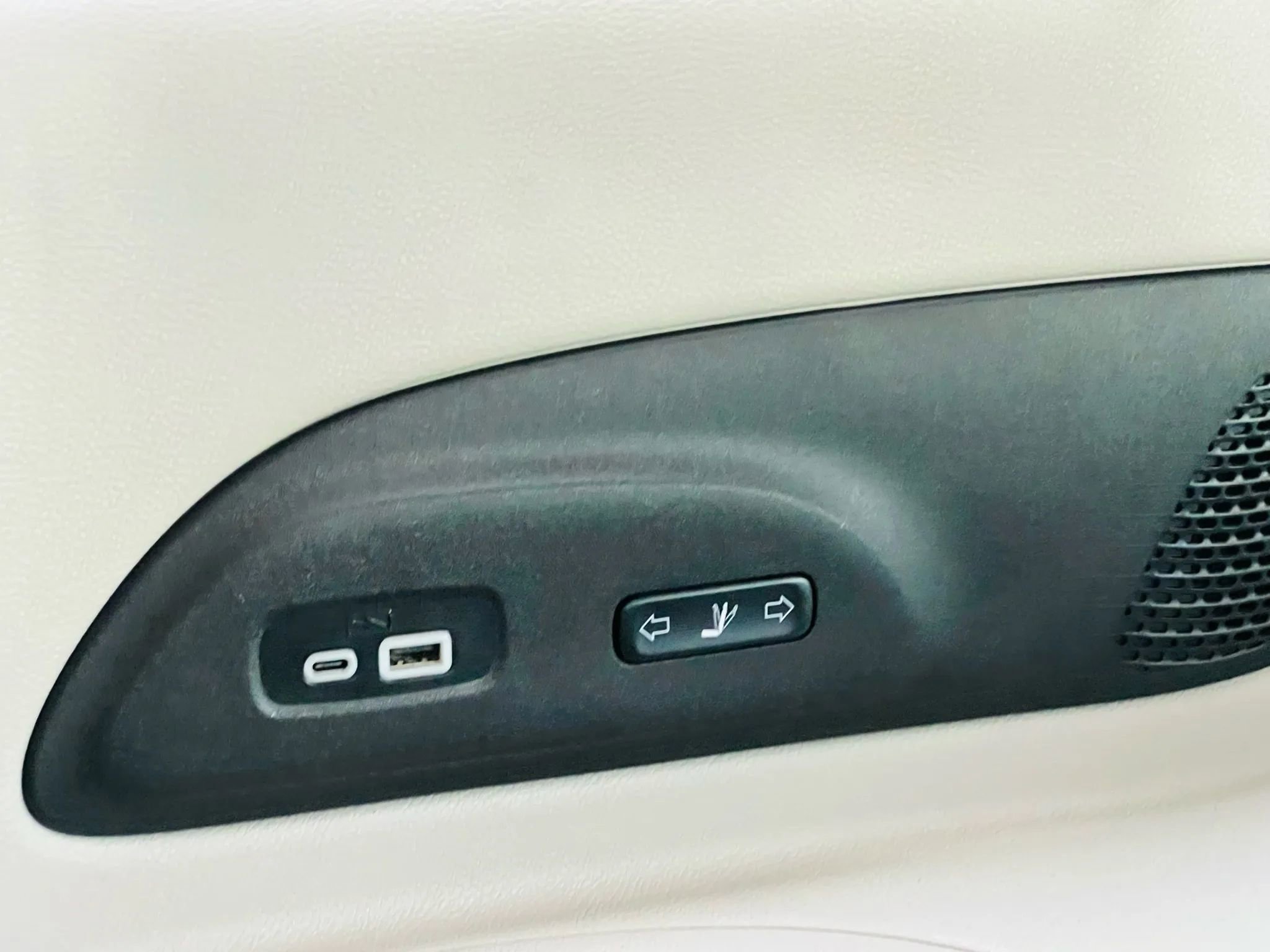 Used 2022 Chrysler Pacifica Limited image 25