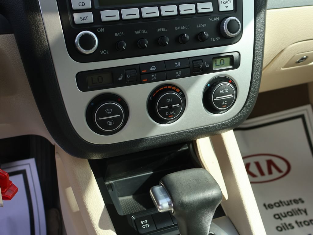 Used 2008 Volkswagen Eos 2.0T FWD image 37