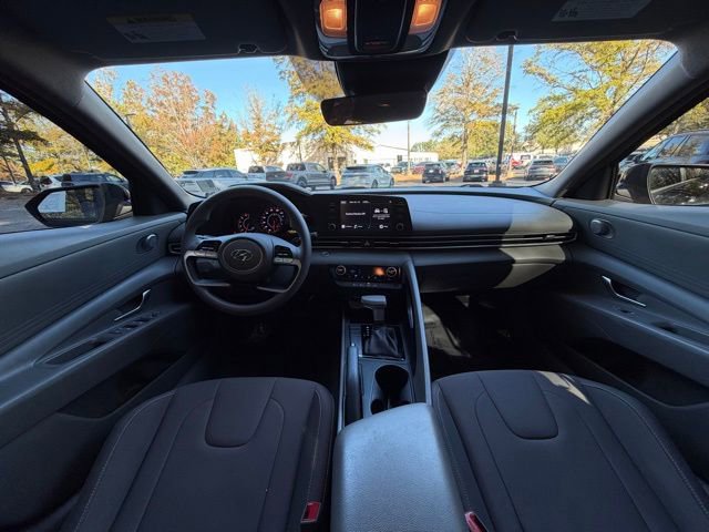 Used 2023 Hyundai Elantra SEL w/ Cargo Package image 9