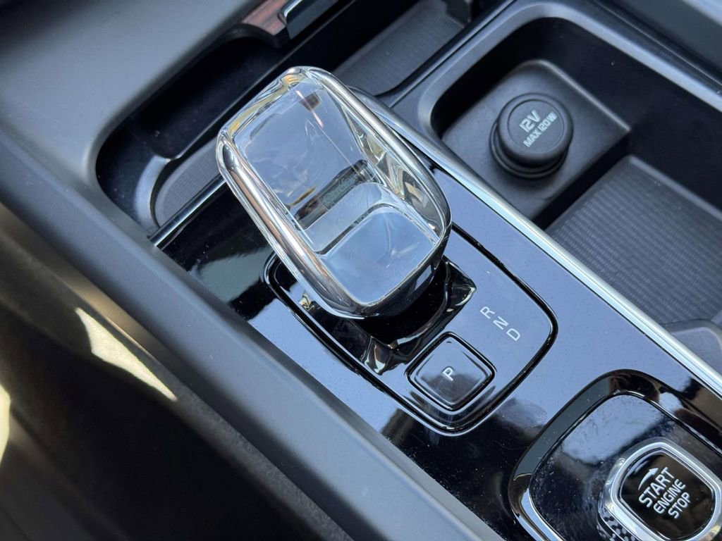 Used 2023 Volvo XC60 B6 Ultimate w/ Protection Package Premier image 31