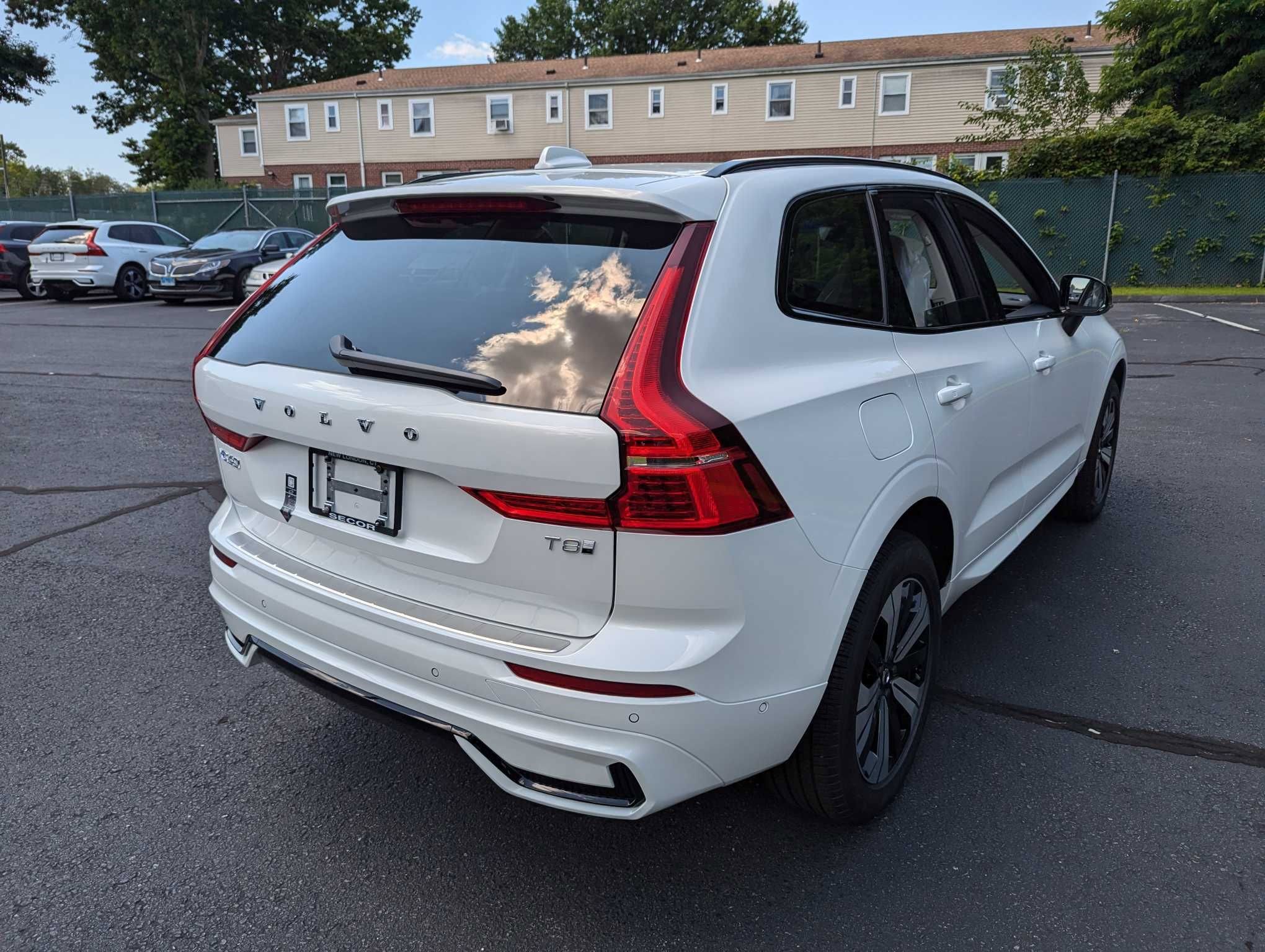 New 2025 Volvo XC60 T8 Plus w/ Protection Package Premier image 4