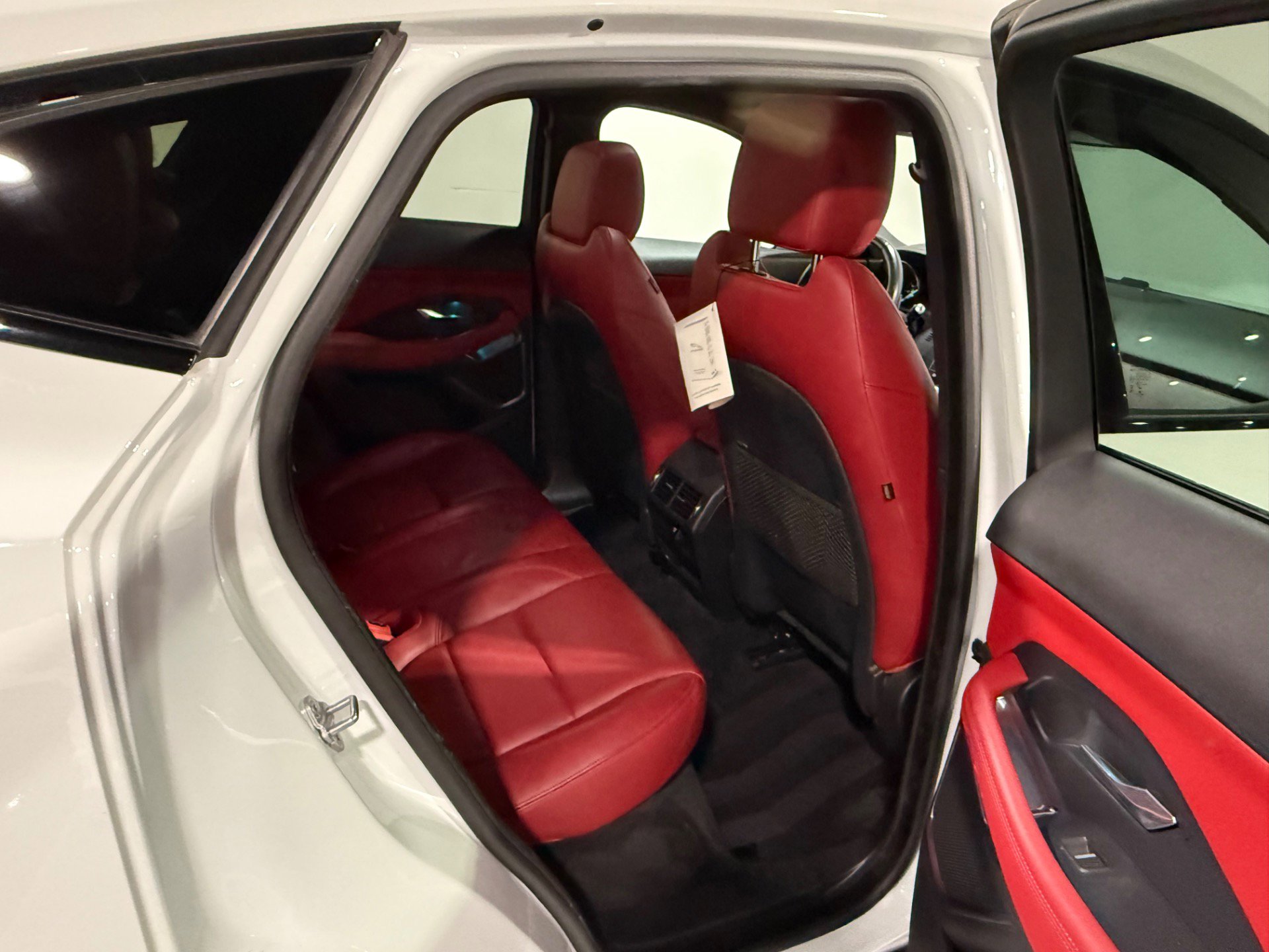 Used 2019 Jaguar E-PACE R-Dynamic SE image 54