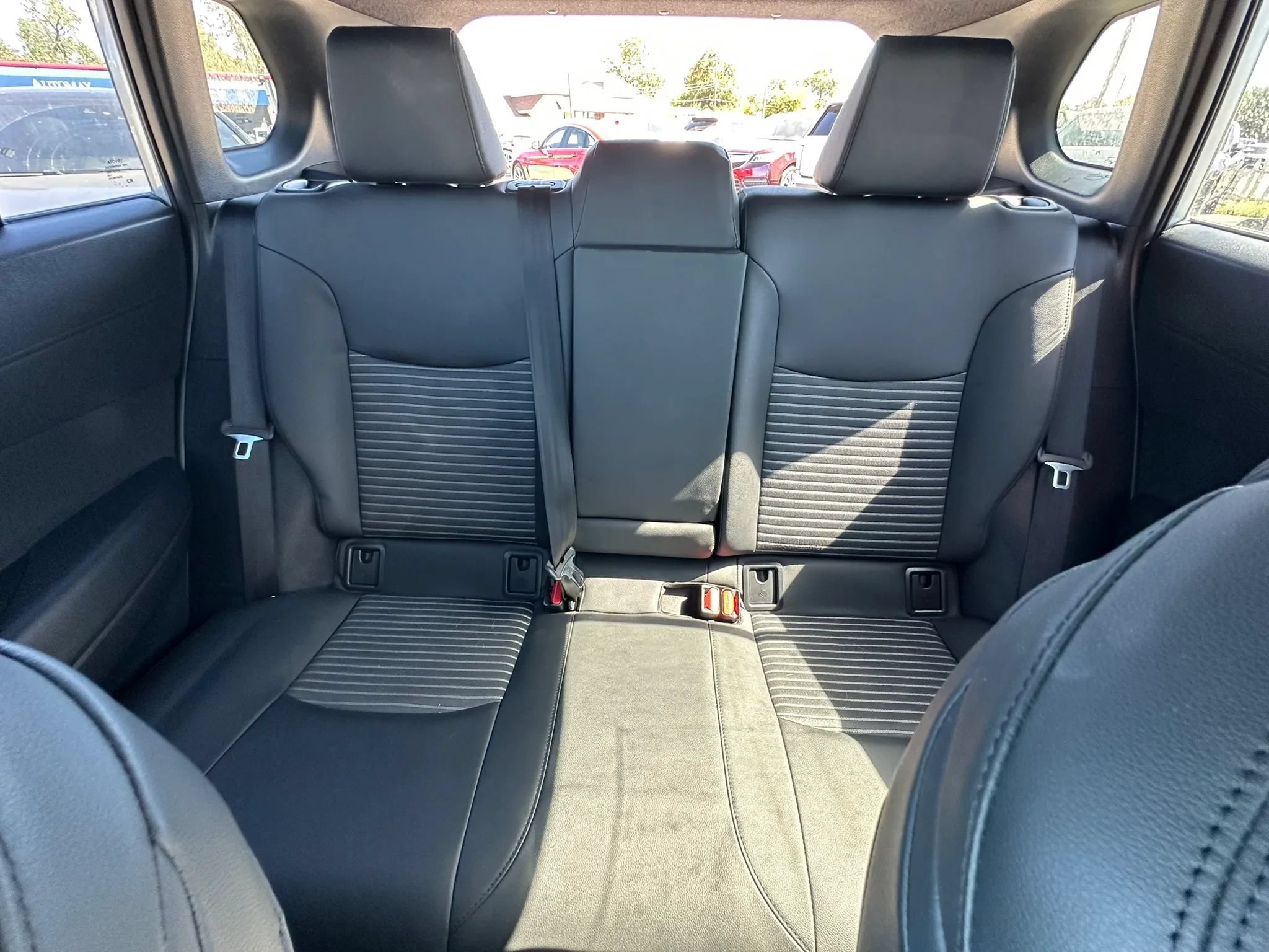 Used 2025 Toyota Corolla Cross AWD Hybrid w/ Convenience Package image 16