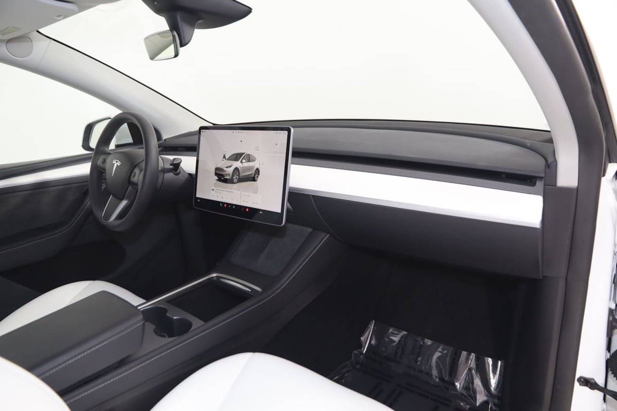 Used 2024 Tesla Model Y Long Range AWD/4WD image 41