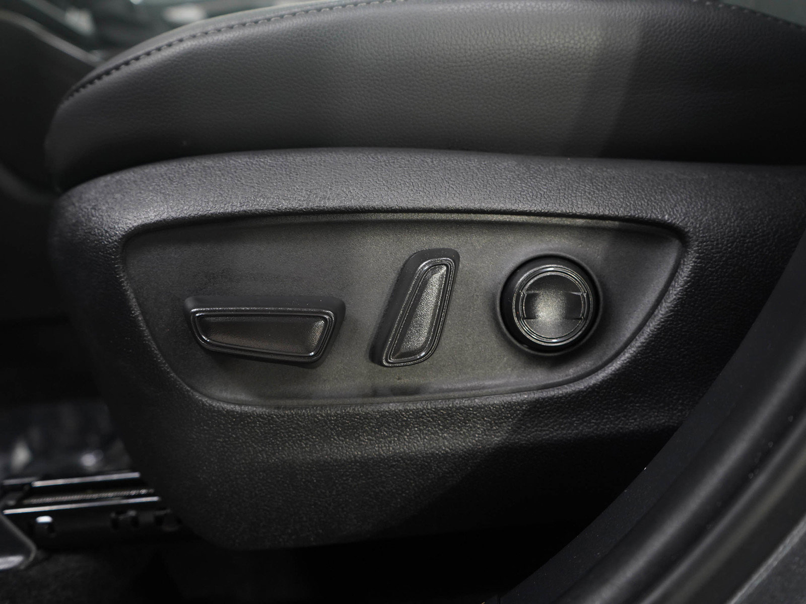 Used 2025 Toyota Highlander Platinum image 23