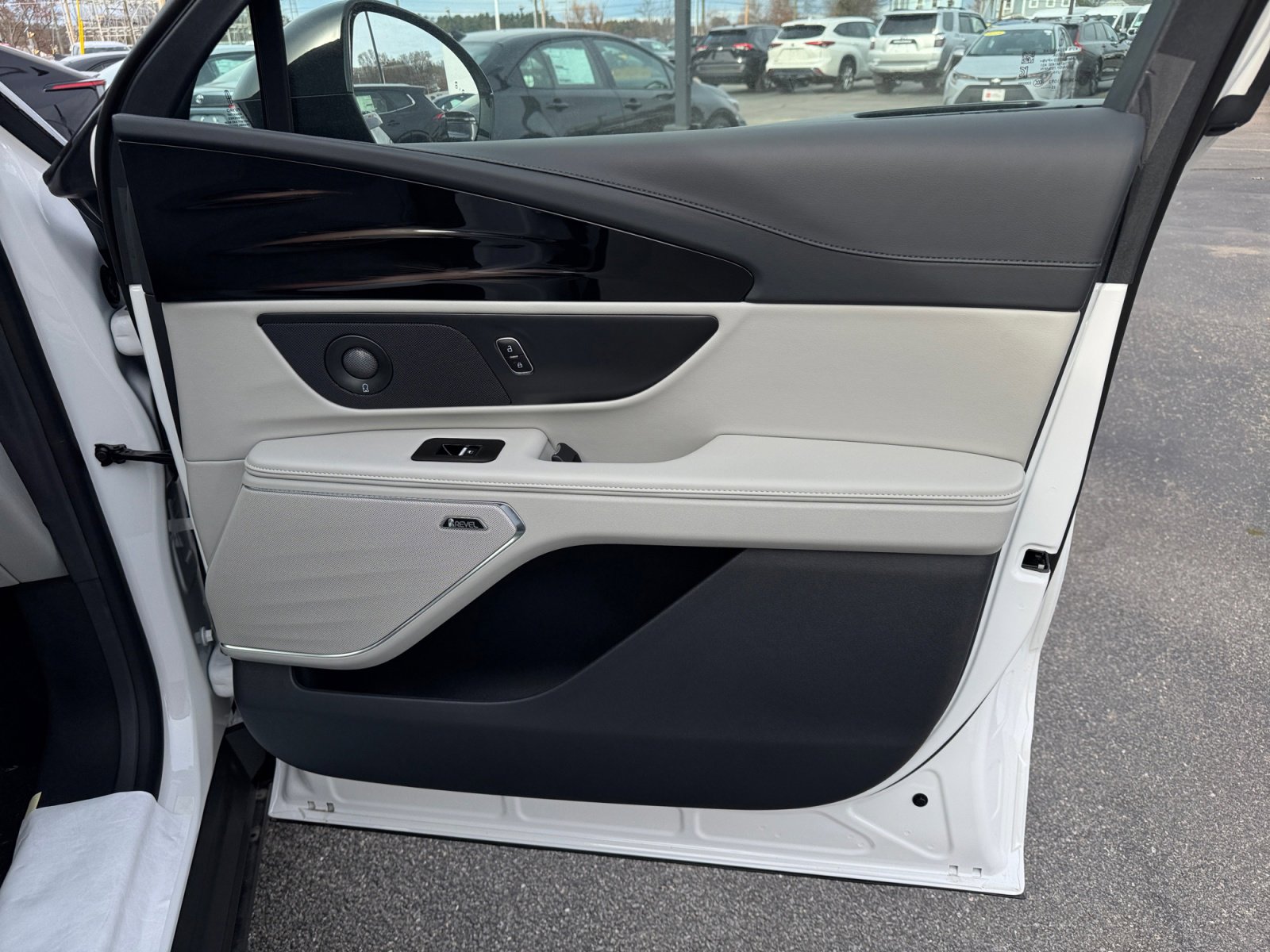 New 2026 Lincoln Nautilus Reserve w/ Jet Appearance Package image 29