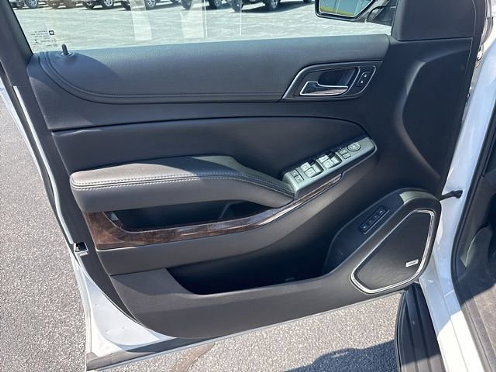 Used 2018 Chevrolet Suburban LT AWD/4WD image 17