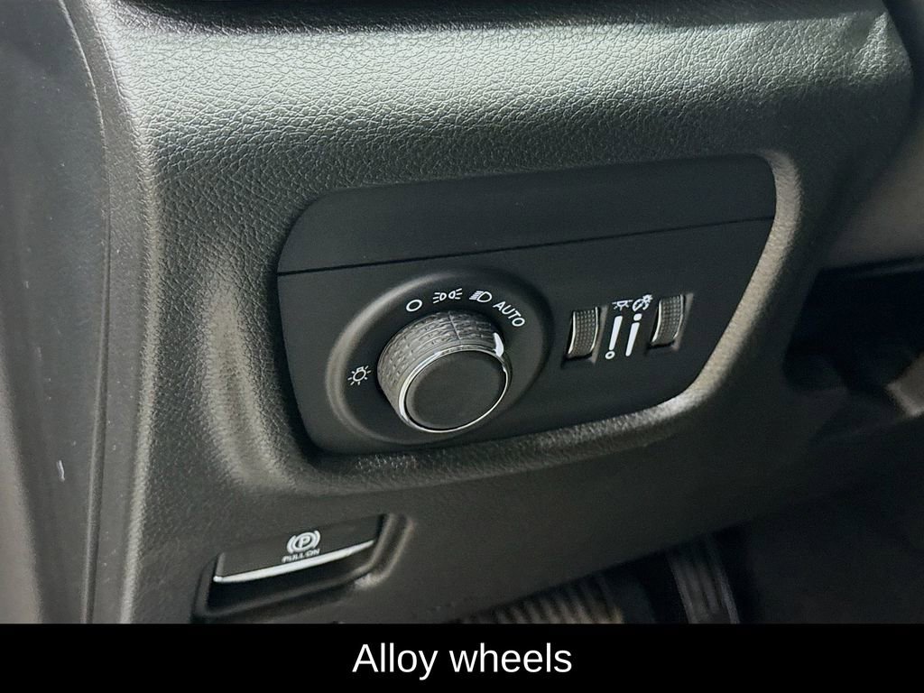 New 2025 Jeep Grand Cherokee Altitude image 18