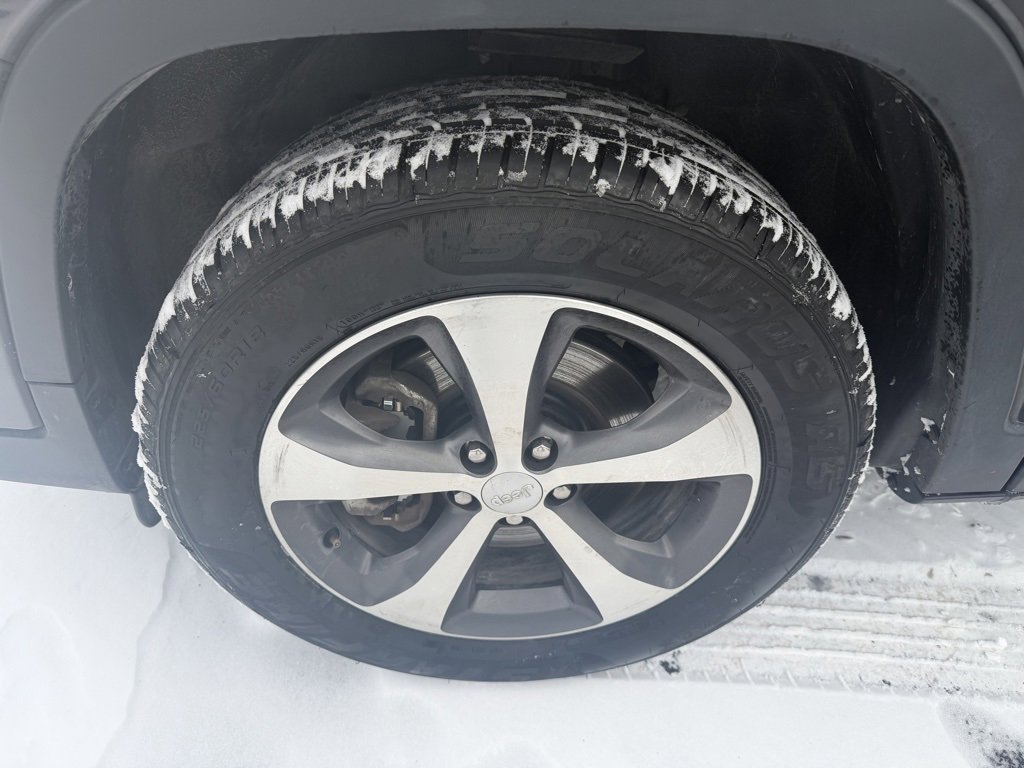 Used 2021 Jeep Cherokee Limited image 12