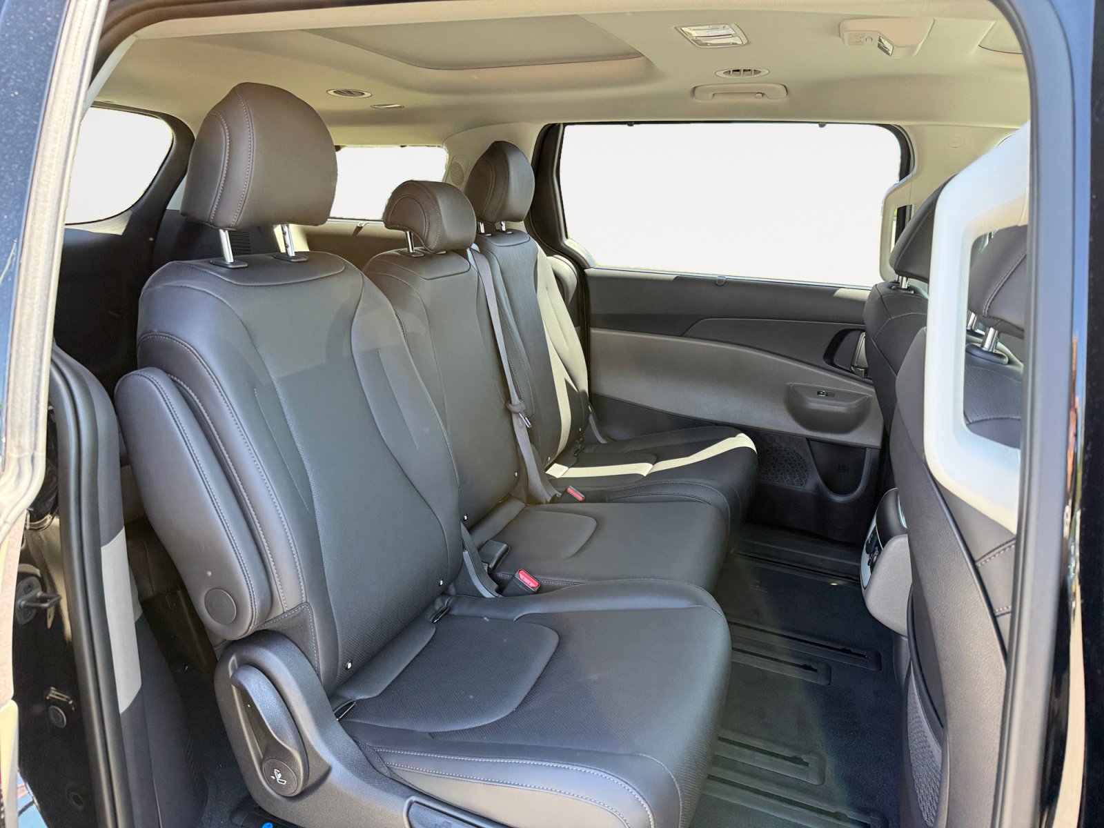 New 2026 Kia Carnival SX FWD image 18