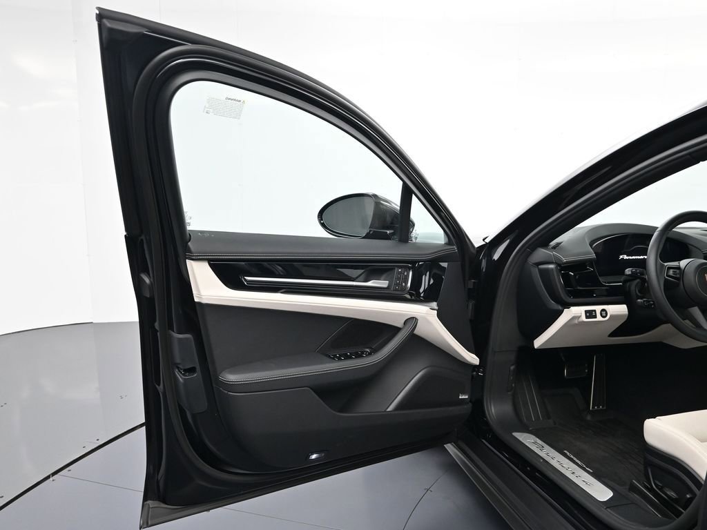 Used 2026 Porsche Panamera 4 image 15