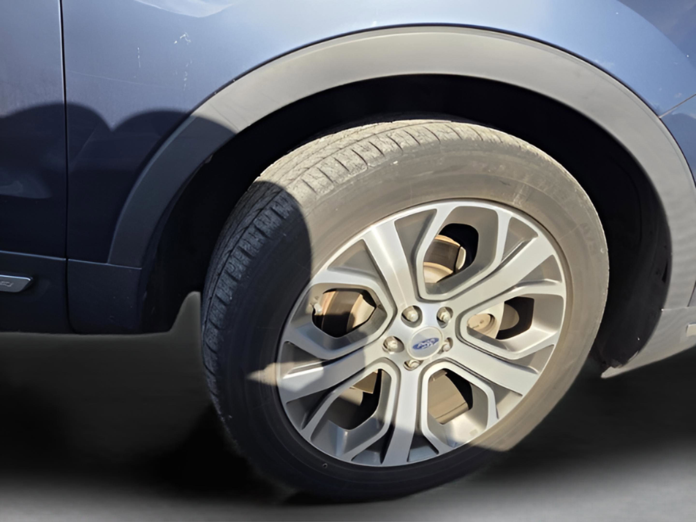 Used 2019 Ford Explorer Platinum image 19