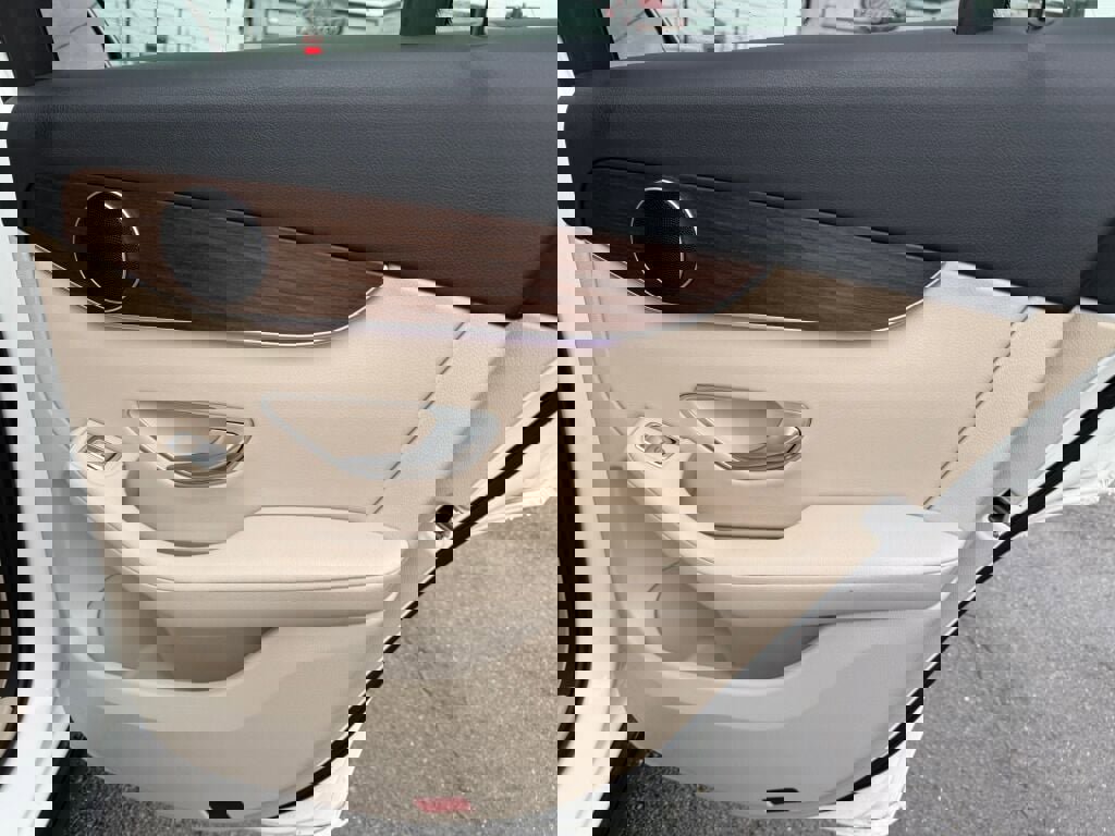 Used 2021 Mercedes-Benz GLC 300 4MATIC image 25